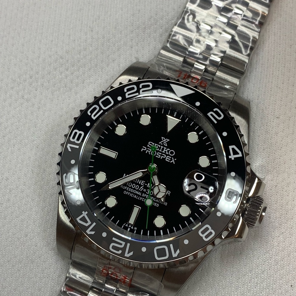 Seiko Mod Bruce Wayne Dial Silver Band Watch